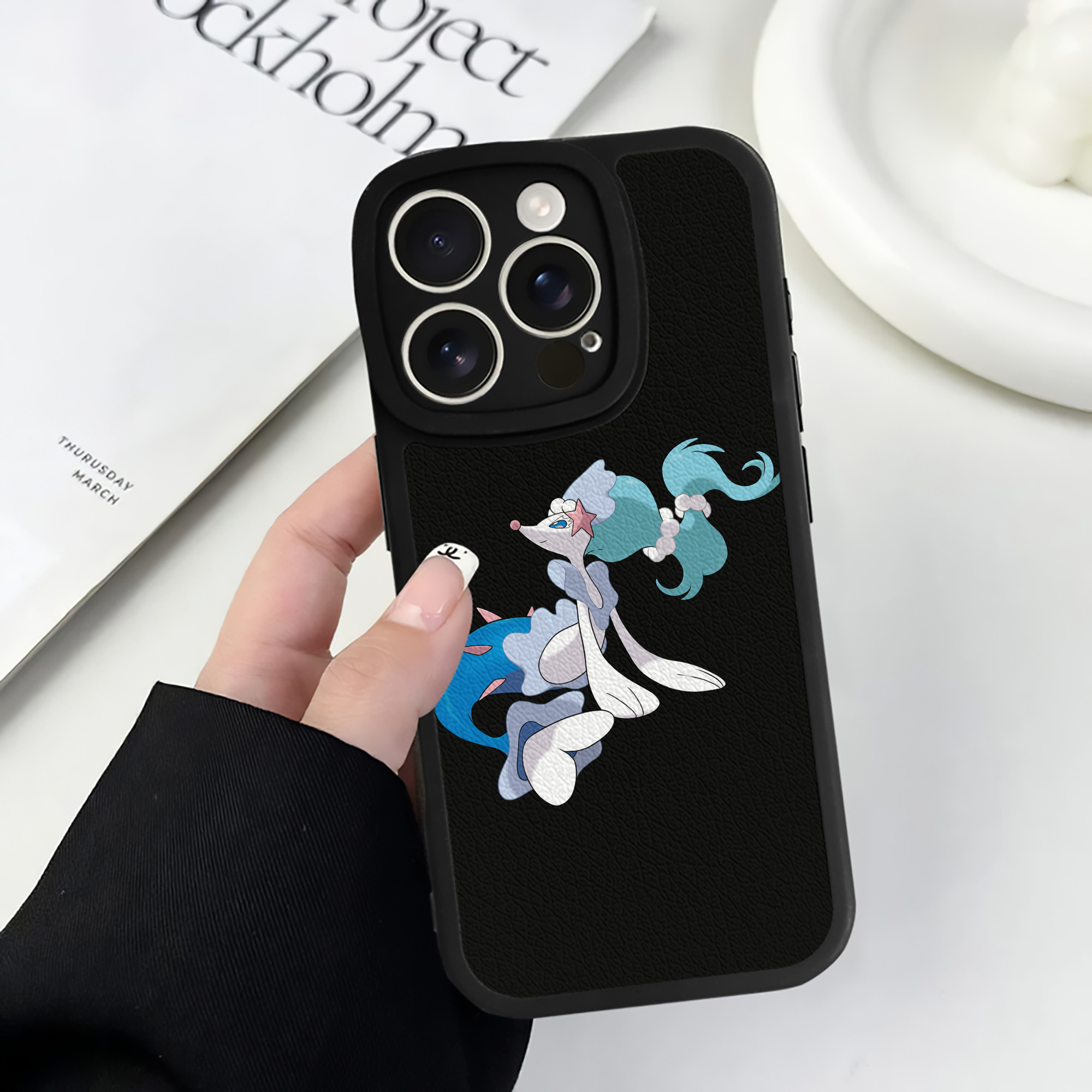 （画像用） ポケットモンスター Pokémon 【iPhone 16シリーズ対応】シリコンスマホケース（レザー調） 材質：シリコン
